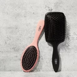 O&M The Detangler Brush - Pink -Hair Care Store lifestyl 2 e430c51b 65a4 4283 8521 6ee100e0768e